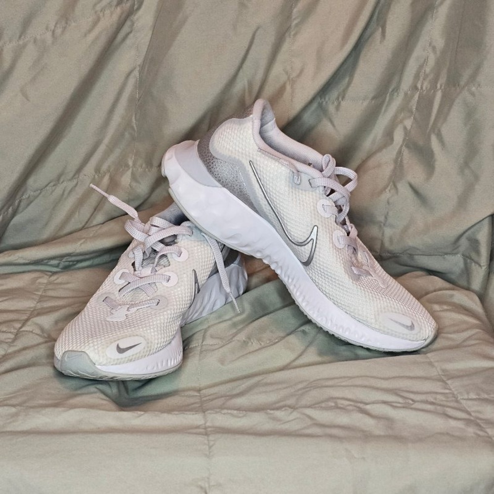 Women Nike Renew